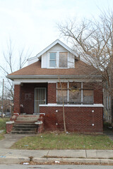 Abandoned Chicago style bungalow in Englewood on Chicago's South Side - obrazy, fototapety, plakaty
