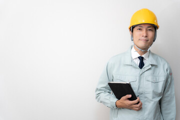 現場監督とヘルメットと建築