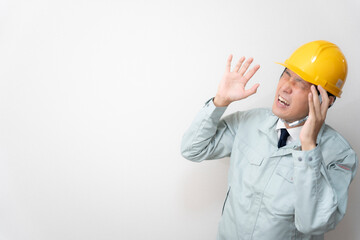 現場監督とヘルメットと建築