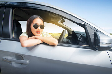 Naklejka premium Asian woman with sunglasses leaning