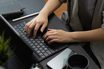 Fototapeta na wymiar a businesswoman hands typing on tablet touchpad keyboard