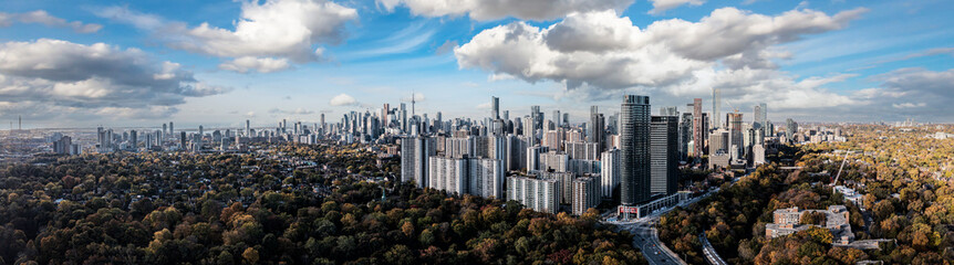 Toronto fall treetops forest right before the city	
