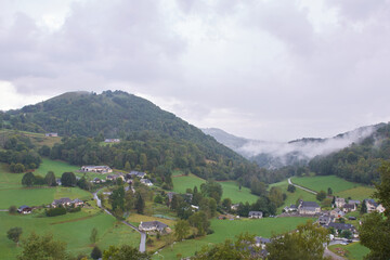 Fototapeta na wymiar asque village de montagne