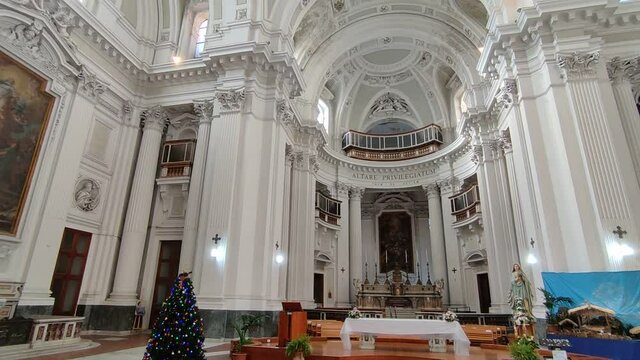 Napoli - Panoramica dell'abside della Basilica dello Spirito Santo