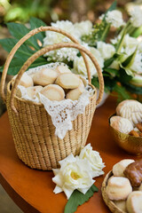 Fototapeta na wymiar basket with sweet bread