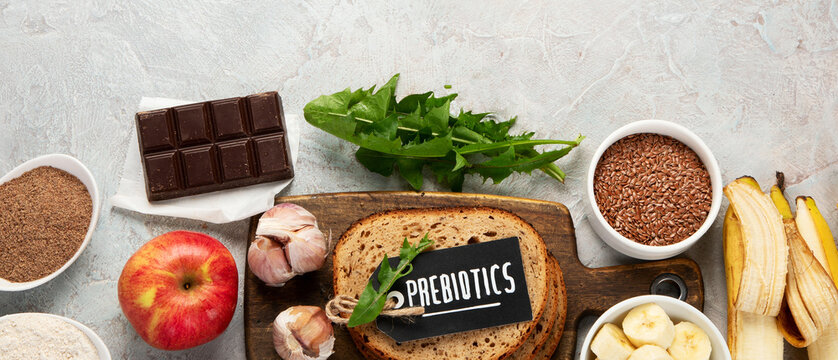Best sources of prebiotic on light background.