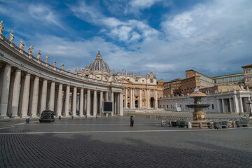 Fototapeta na wymiar Early morning scene at St Peter's square in Rome, Italy