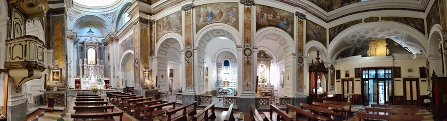 Napoli - Panoramica della navata della Chiesa di Santa Maria della Mercede