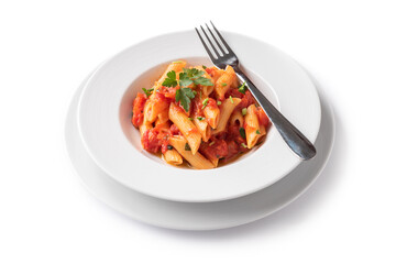 Piatto di deliziose penne all'arrabbiata, ricetta tradizionale di pasta italiana 