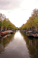 Fototapeta na wymiar Beautiful view of the canals in the city of Amsterdam. 