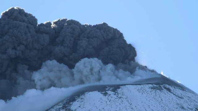 Vulcano Etna, attivit&agrave; del 14 Dicembre 2021