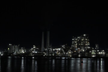 Obraz na płótnie Canvas 周南コンビナートの夜景！日本11大工場夜景都市の写真