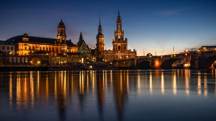 Fototapeta na wymiar Lights on in Dresden - Licht an in Dresden
