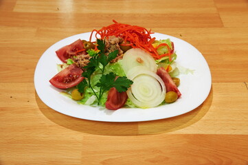 salad with chicken and vegetables