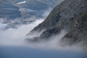 Andorra is one of the snowiest places in the Pyrenees. It is therefore the ideal place to practice many winter activities with family or friends