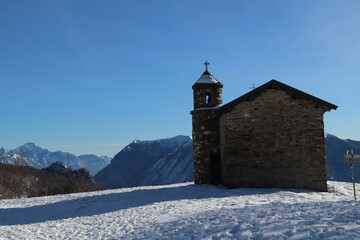 Buggiolo, val Rezzo, montagna, passo san Lucio, chiesetta, madonna del Cep,  altitudine 1330 m, Cardinale Tettamanti 2011, area pic-nic, inverno, neve