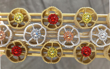 Decorazioni artistiche e addobbi natalizi fatti in casa con la pasta per passione e divertimento