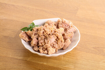 Canned tuna fish with oil