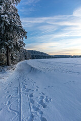 Fototapeta na wymiar Erste Winterwanderung auf dem Rennsteig bei schönstem Sonnenuntergang - Deutschland