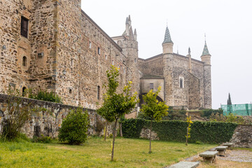 Fototapeta premium monastery of Gudalupe, center of Christian pilgrimage in the town of Guadalupe