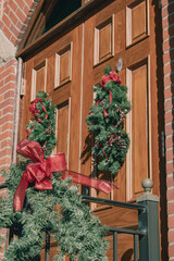 Fototapeta na wymiar Christmas decorations on door