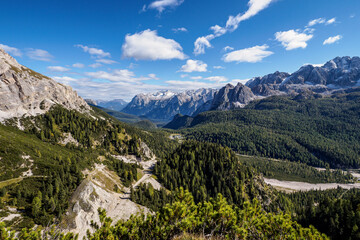 Fototapeta na wymiar Panoramic view of the famous peaks of the Dolomites, Belluno Province, Dolomiti Alps, Italy