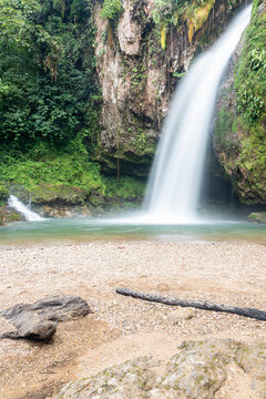 paisaje natural de las Cascadas Las Brisas en Cuetzalan Puebla M&eacute;xico