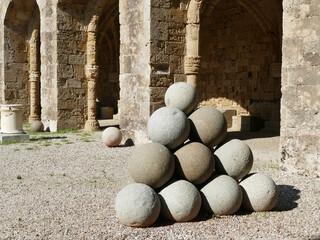 Open courtyard with cannon balls in the Palace of the Grand Master