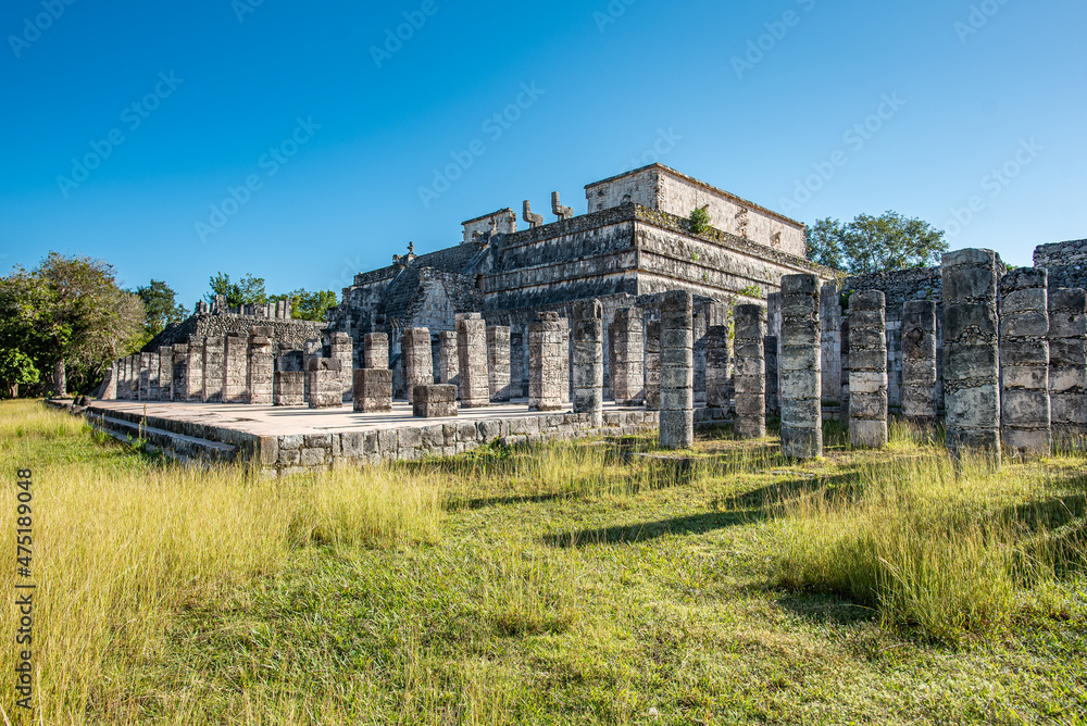 Wall mural Chichen Itza Mayan ruins in Mexico - Temple of a Thousand Warriors