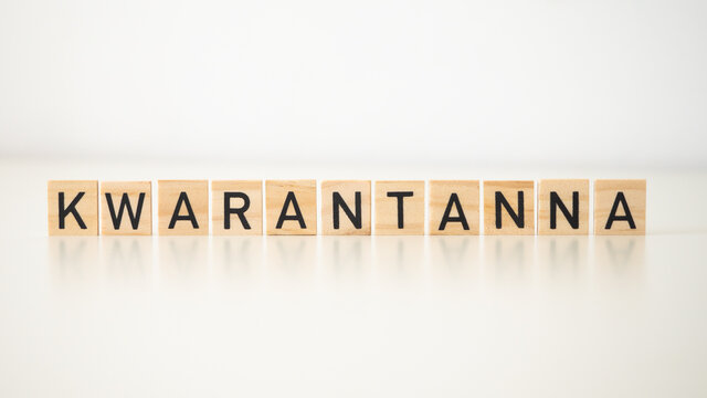 Kwarantanna - napis z drewnianych kostek, covid 19, 