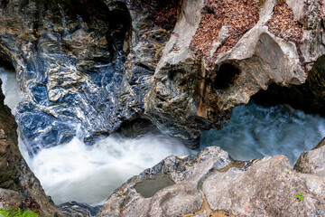 Wildbach in den Alpen, Wasserfall,Kaskade