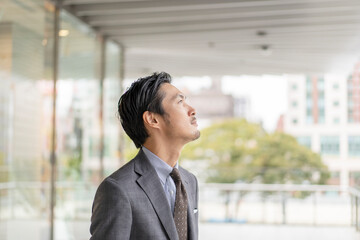 Fototapeta premium スーツ姿の男性