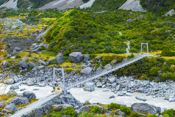 Uitzicht op de 1e Swing Bridge in Aoraki of Mount Cook National Park in de regio Canterbury op het Zuidereiland, Nieuw-Zeeland  Weg naar Hooker Valley Track