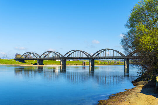 Balclutha Road Bridge or The Clutha Bridge, viewed from downstream, Balclutha South Island New Zealand