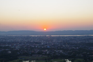 Obraz premium ミャンマー マンダレーの夕日