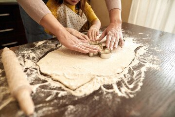 Partial of relatives using dough mold in dough