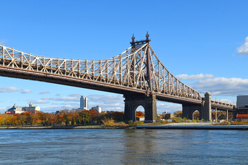 Obraz premium Queensboro Bridge (1909), officially named Ed Koch Queensboro Bridge, cantilever bridge over East River in New York City