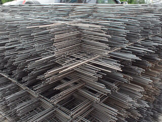 Reinforcing mesh made od round stainless steel armature
