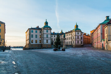 Obraz premium Wide shot of the Birger Jarl Square with the Wrangel Palace and Birger Jarl Monument in winter day at sunset, Stockholm, Sweden 