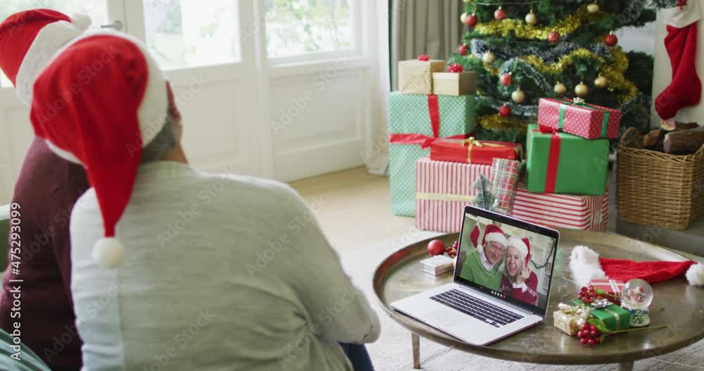 Poster Diverse senior female friends using laptop for christmas video call with happy couple on screen