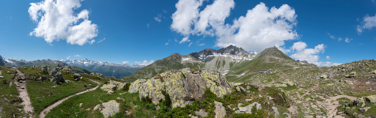 Fototapeta na wymiar Alpine panorama at the Nufenen Pass with Pizzo Gallina and Chilchhorn