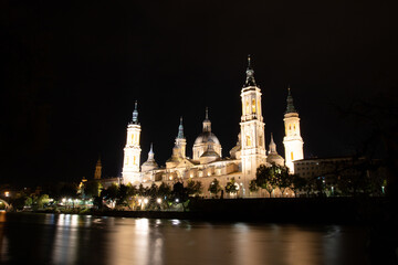 Obraz premium Zaragoza, Spain. View of baroque Basilica de Nuestra Senora del Pilar on sunny day