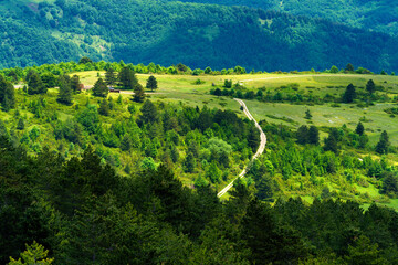 Obraz premium Mountain landscape along Forca di Presta, Marche, italy