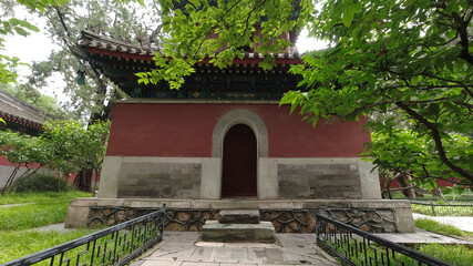 Obraz premium Architectural scenery of Bell and Drum Tower of Wofo temple in Beijing, China