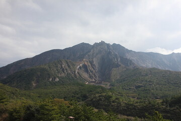 Naklejka premium 桜島の風景。桜島の風景。湯之平展望所から見る北岳・中岳。
