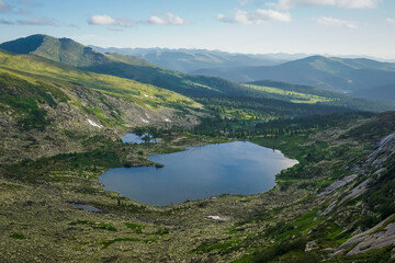 Fototapeta na wymiar Beautiful mountain lake in the Ergaki nature reserve