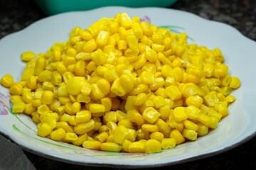 Boiled corn kernels in a plate.
