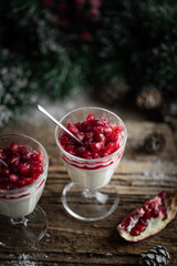 crème panna cotta fait maison avec de la grenade 