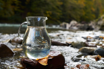 Jug of a pure river of water.