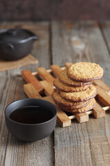 Oat cookies and tea